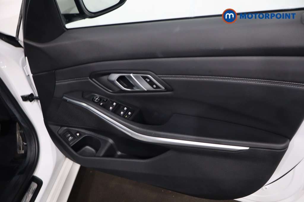 BMW 3 Series M Sport Automatic Petrol Plug-In Hybrid Estate - Stock Number (1607264) - 23rd supplementary image