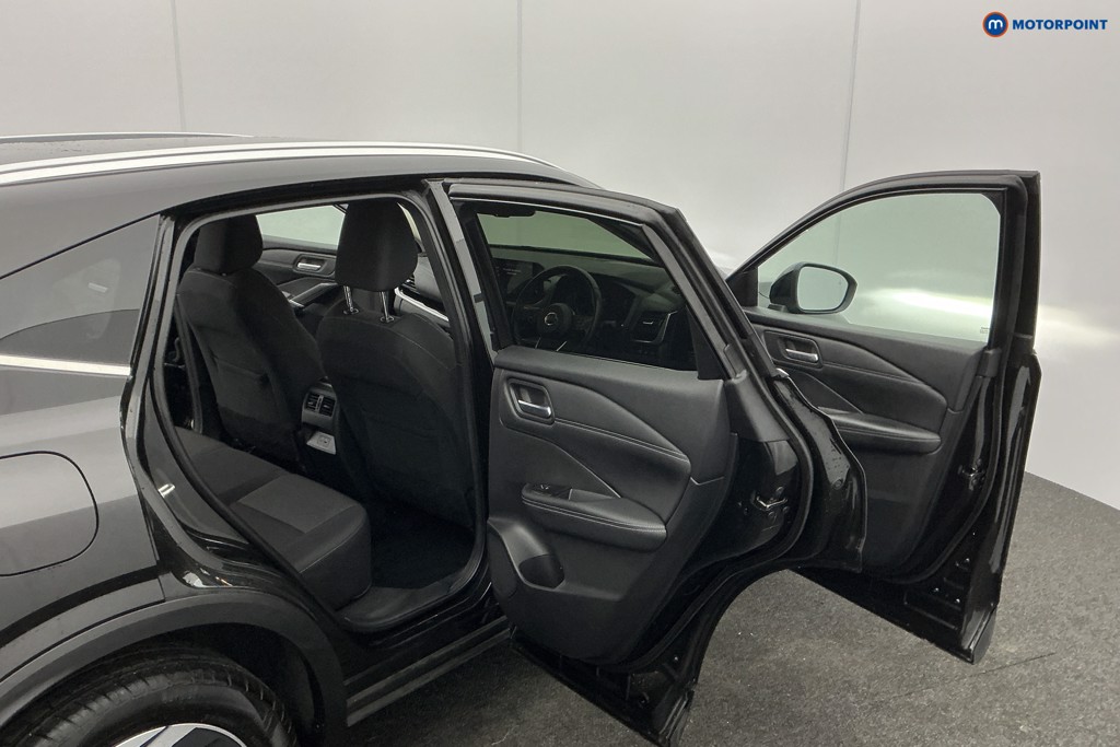 Nissan Qashqai N-Connecta Manual Petrol SUV - Stock Number (1591076) - 5th supplementary image