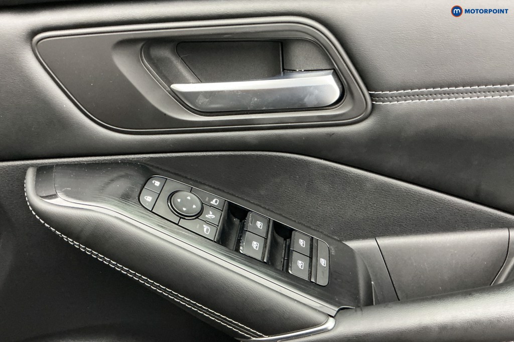 Nissan Qashqai N-Connecta Manual Petrol SUV - Stock Number (1591076) - 34th supplementary image