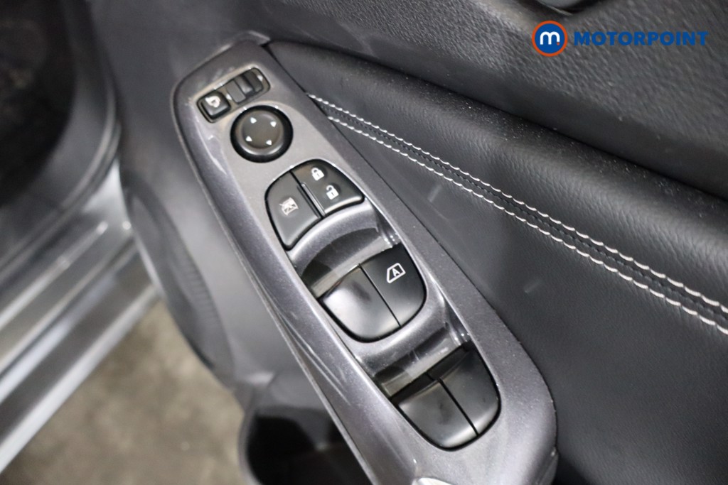 Nissan Juke N-Connecta Automatic Petrol SUV - Stock Number (1586043) - 18th supplementary image