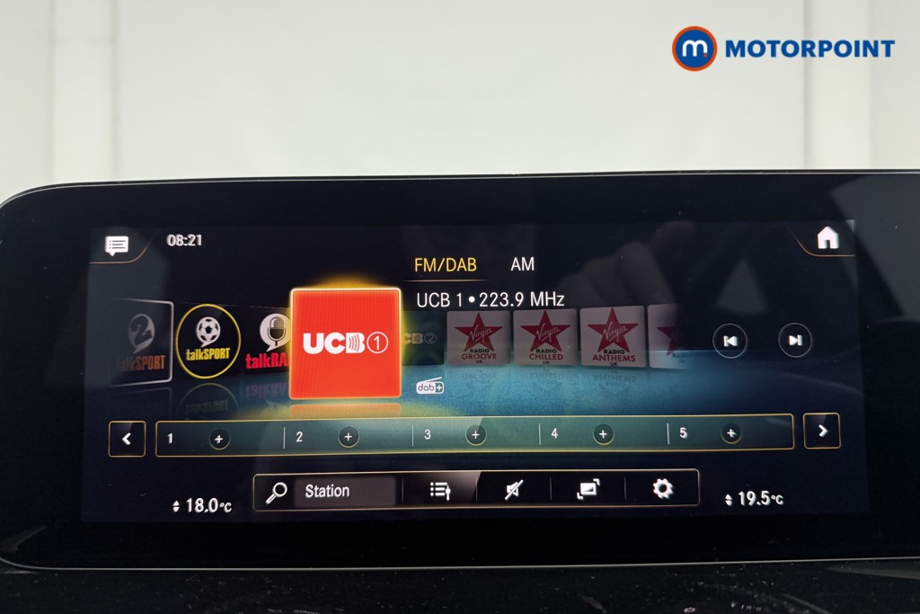 Mercedes-Benz GLA Amg Line Automatic Petrol SUV - Stock Number (1586488) - 4th supplementary image