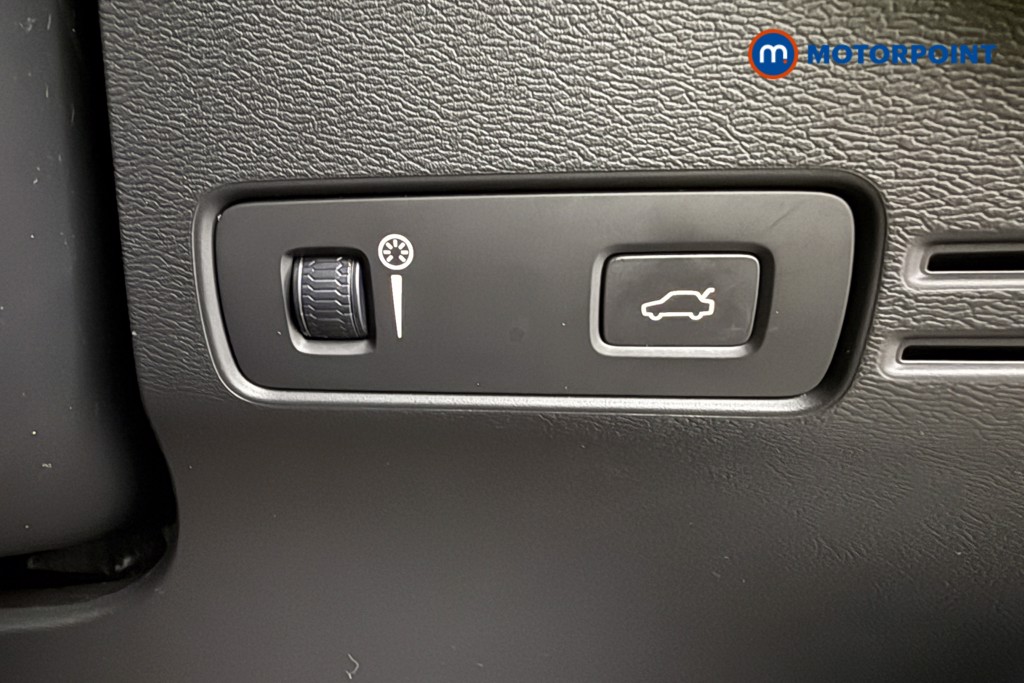 Volvo Xc40 R Design Manual Petrol SUV - Stock Number (1593737) - 17th supplementary image