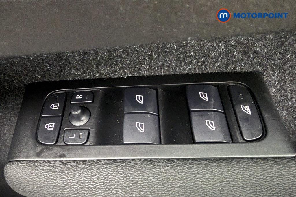 Volvo Xc40 R Design Manual Petrol SUV - Stock Number (1593737) - 19th supplementary image