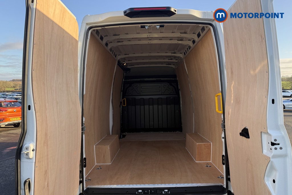 Iveco Daily Business Manual Diesel High Volume-High Roof Van - Stock Number (1597406) - 2nd supplementary image