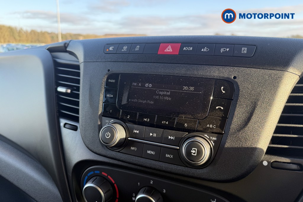 Iveco Daily Business Manual Diesel High Volume-High Roof Van - Stock Number (1597406) - 8th supplementary image