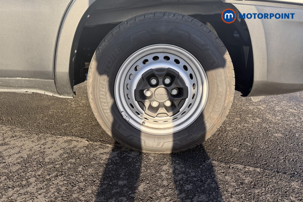 Iveco Daily Business Manual Diesel High Volume-High Roof Van - Stock Number (1597406) - 14th supplementary image