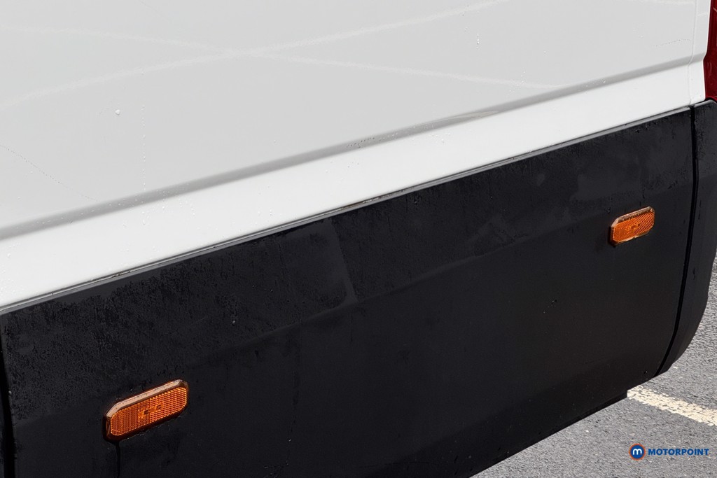 Iveco Daily Business Manual Diesel High Volume-High Roof Van - Stock Number (1597428) - 3rd supplementary image