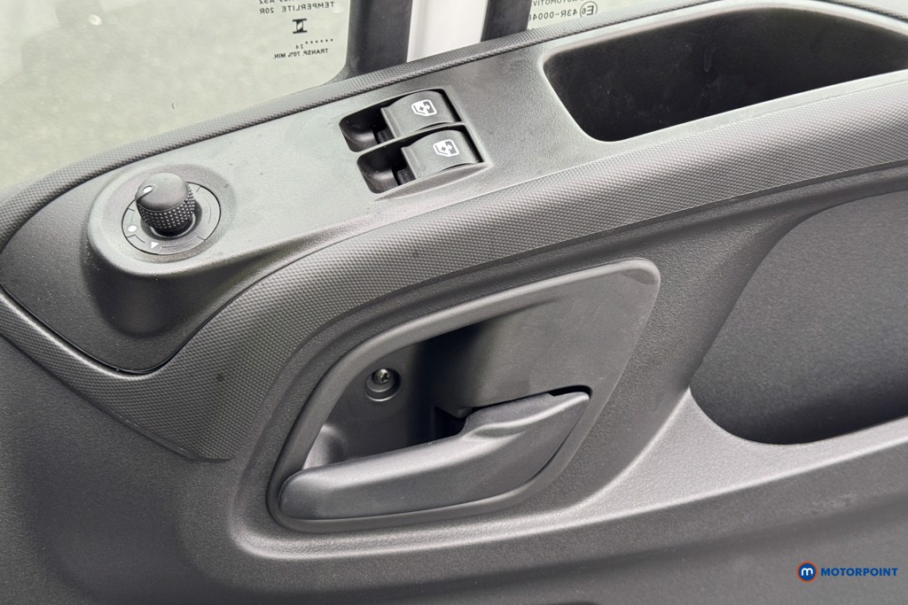 Iveco Daily Business Manual Diesel High Volume-High Roof Van - Stock Number (1597428) - 12th supplementary image