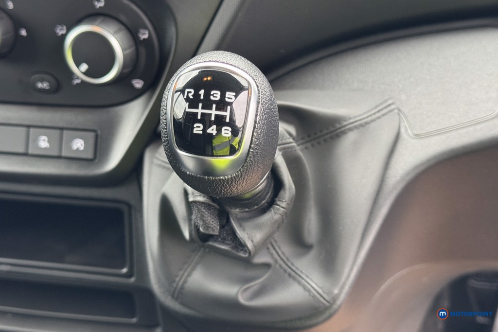 Iveco Daily Business Manual Diesel High Volume-High Roof Van - Stock Number (1597428) - 14th supplementary image