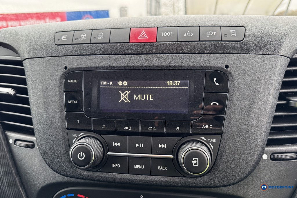 Iveco Daily Business Manual Diesel High Volume-High Roof Van - Stock Number (1597428) - 22nd supplementary image