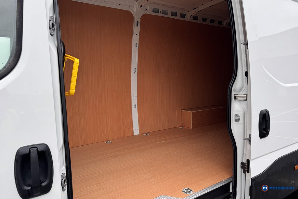 Iveco Daily Business Manual Diesel High Volume-High Roof Van - Stock Number (1597428) - 27th supplementary image