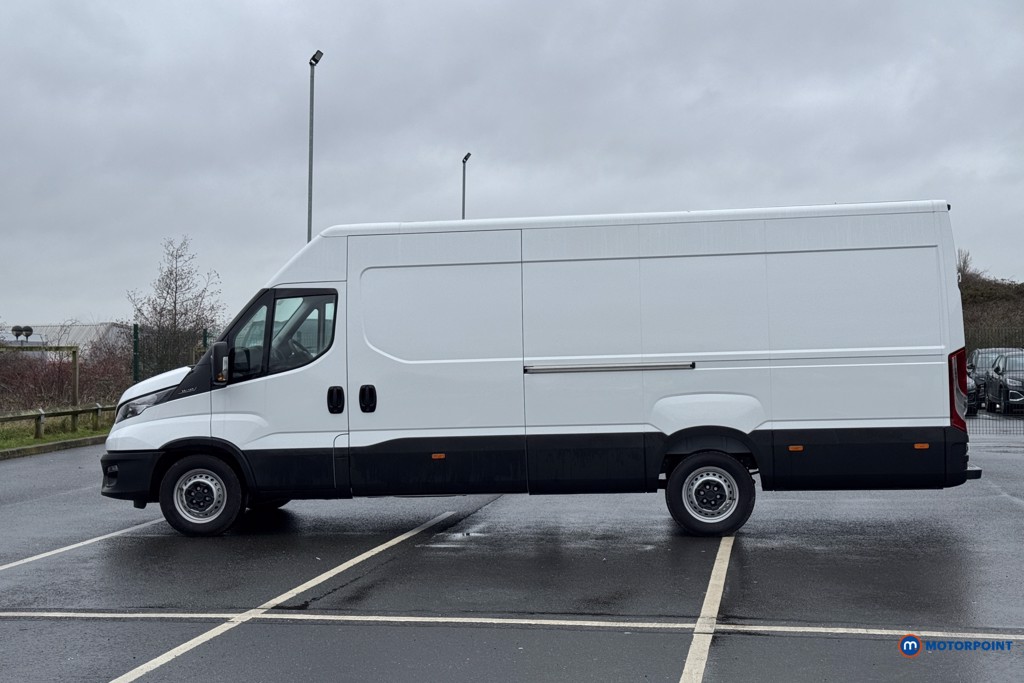 Iveco Daily Business Manual Diesel High Volume-High Roof Van - Stock Number (1597428) - Passenger side rear corner