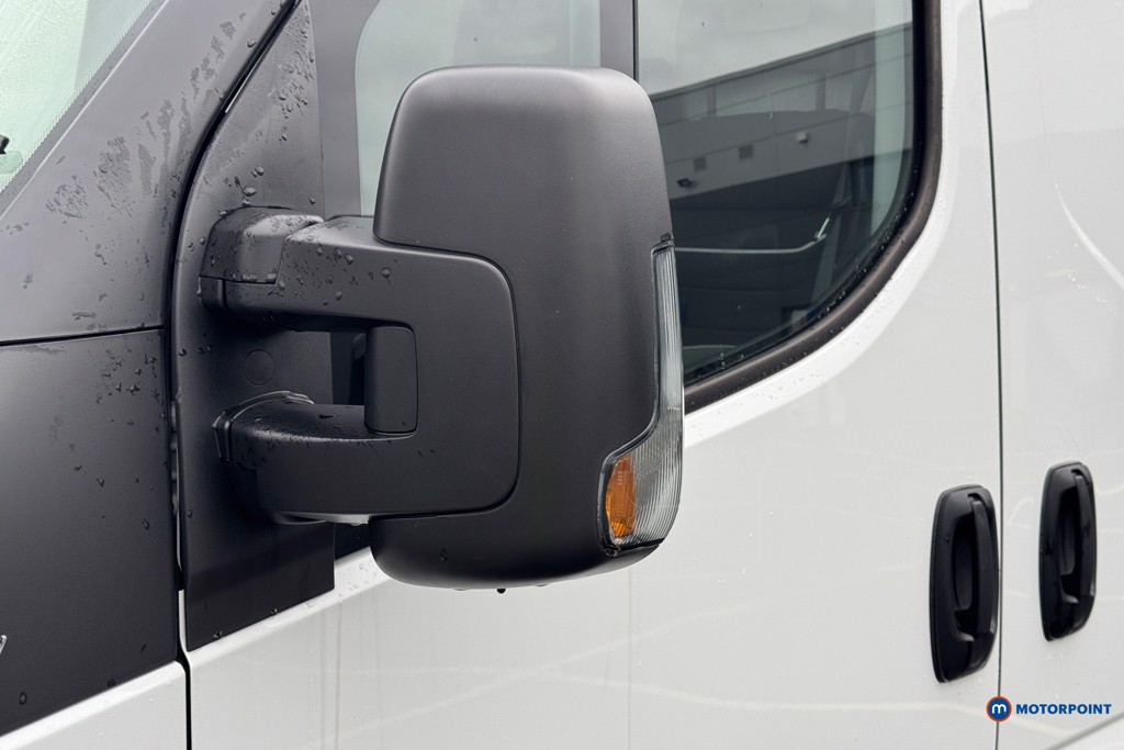 Iveco Daily Business Manual Diesel High Volume-High Roof Van - Stock Number (1597428) - 1st supplementary image