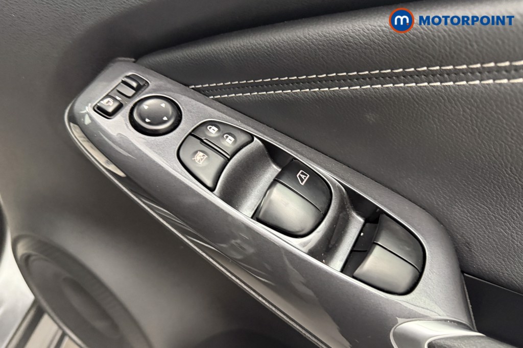 Nissan Juke N-Connecta Manual Petrol SUV - Stock Number (1598687) - 14th supplementary image