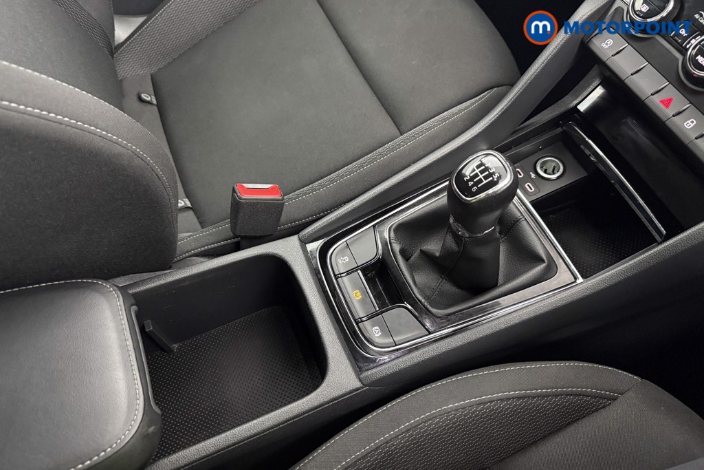 Skoda Karoq Se Drive Manual Petrol SUV - Stock Number (1599354) - 13th supplementary image