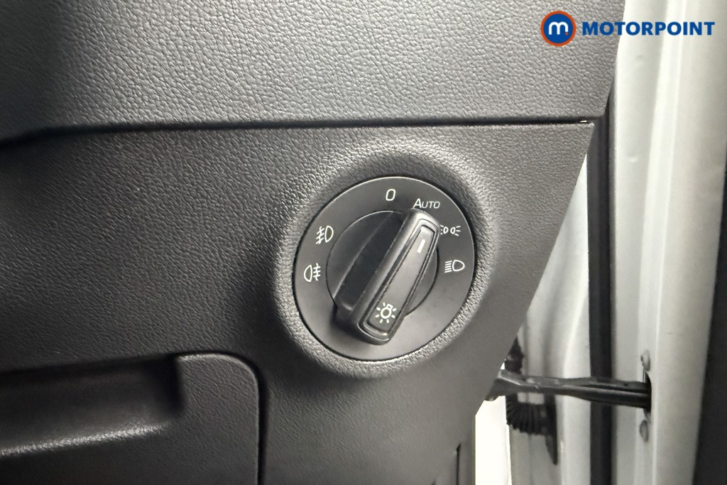 Skoda Karoq Se Drive Manual Petrol SUV - Stock Number (1599354) - 15th supplementary image