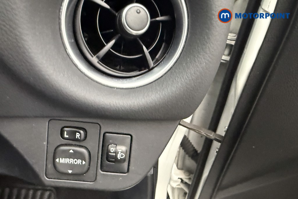 Toyota Yaris Y20 Manual Petrol Hatchback - Stock Number (1603418) - 19th supplementary image