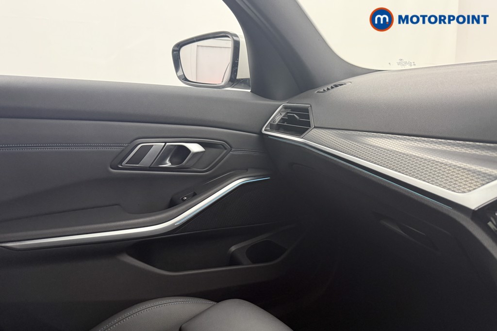 BMW 3 Series M Sport Automatic Petrol Plug-In Hybrid Estate - Stock Number (1604949) - 17th supplementary image