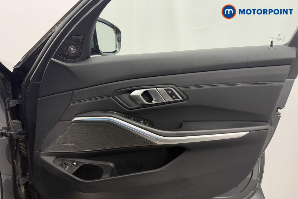 BMW 3 Series M Sport Automatic Petrol Plug-In Hybrid Estate - Stock Number (1604958) - 19th supplementary image