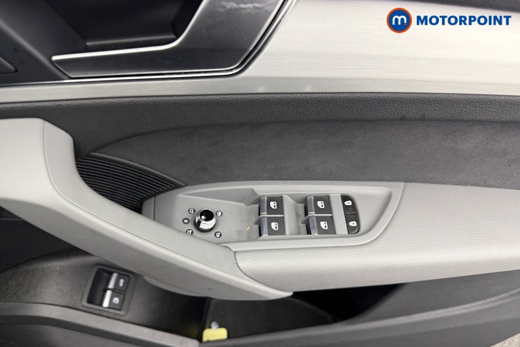 Audi Q5 S Line Automatic Petrol Plug-In Hybrid SUV - Stock Number (1606162) - 16th supplementary image