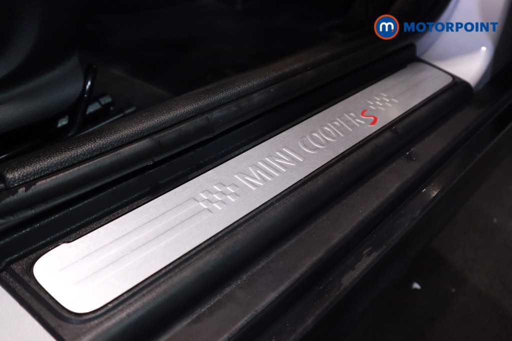 Mini Hatchback Cooper S Exclusive Automatic Petrol Hatchback - Stock Number (1606397) - 7th supplementary image