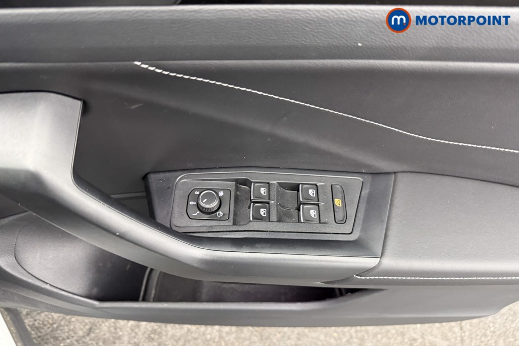 Volkswagen T-Roc Black Edition Automatic Petrol SUV - Stock Number (1607092) - 17th supplementary image