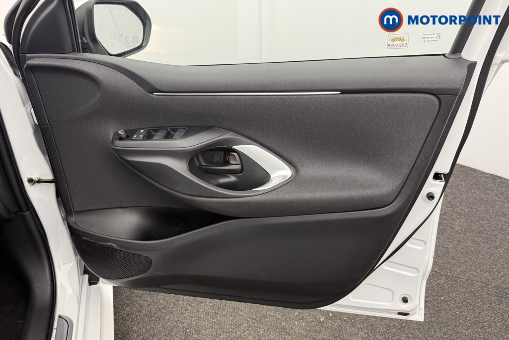 Toyota Yaris Icon Automatic Petrol-Electric Hybrid Hatchback - Stock Number (1607231) - 13th supplementary image