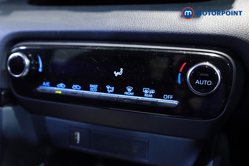 Toyota Yaris Design Automatic Petrol-Electric Hybrid Hatchback - Stock Number (1607260) - 18th supplementary image