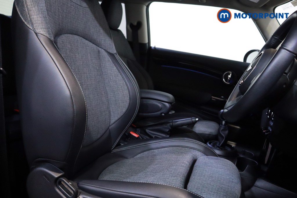 Mini Hatchback Cooper Classic Manual Petrol Hatchback - Stock Number (1607491) - 5th supplementary image