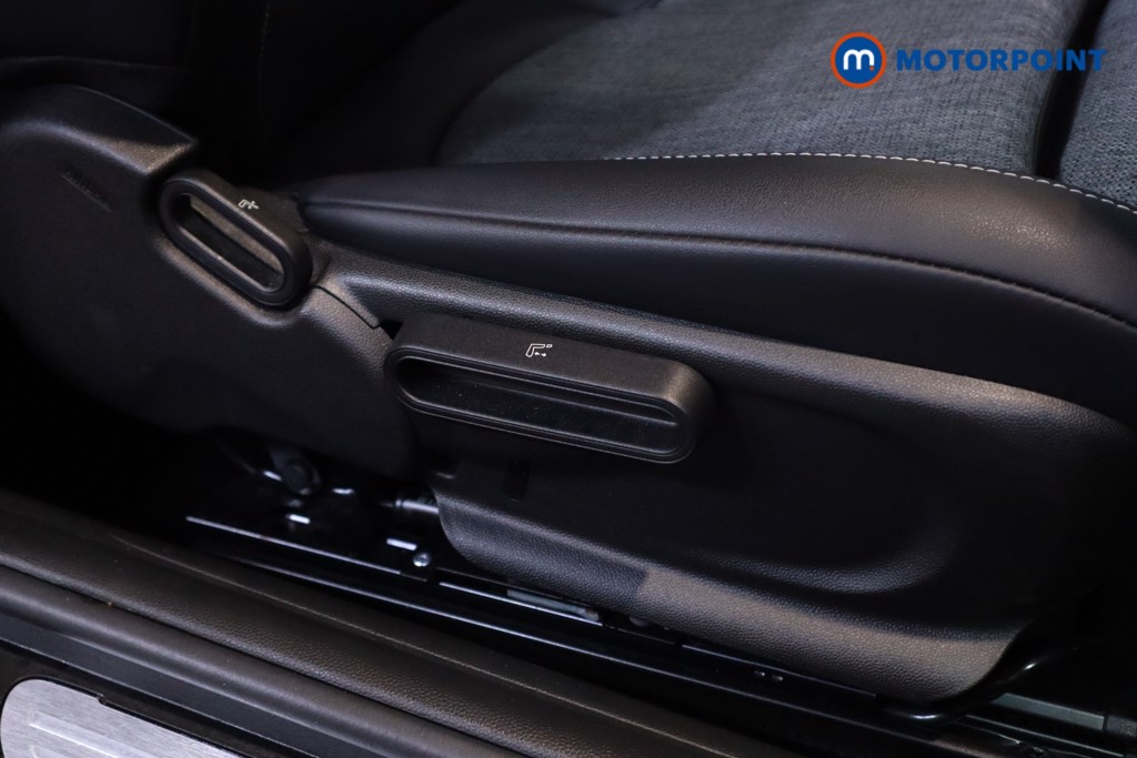 Mini Hatchback Cooper Classic Manual Petrol Hatchback - Stock Number (1607491) - 6th supplementary image