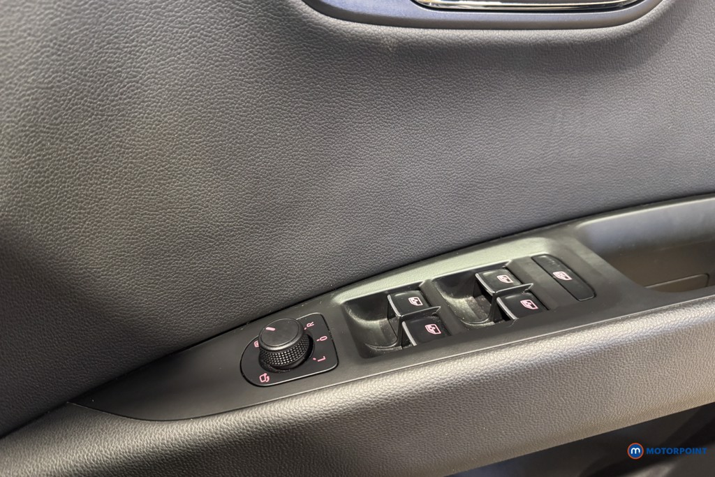 Seat Leon Xcellence Lux Automatic Petrol Hatchback - Stock Number (1608275) - 6th supplementary image