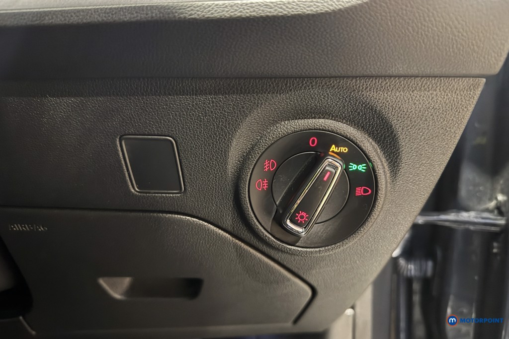 Seat Leon Xcellence Lux Automatic Petrol Hatchback - Stock Number (1608275) - 9th supplementary image