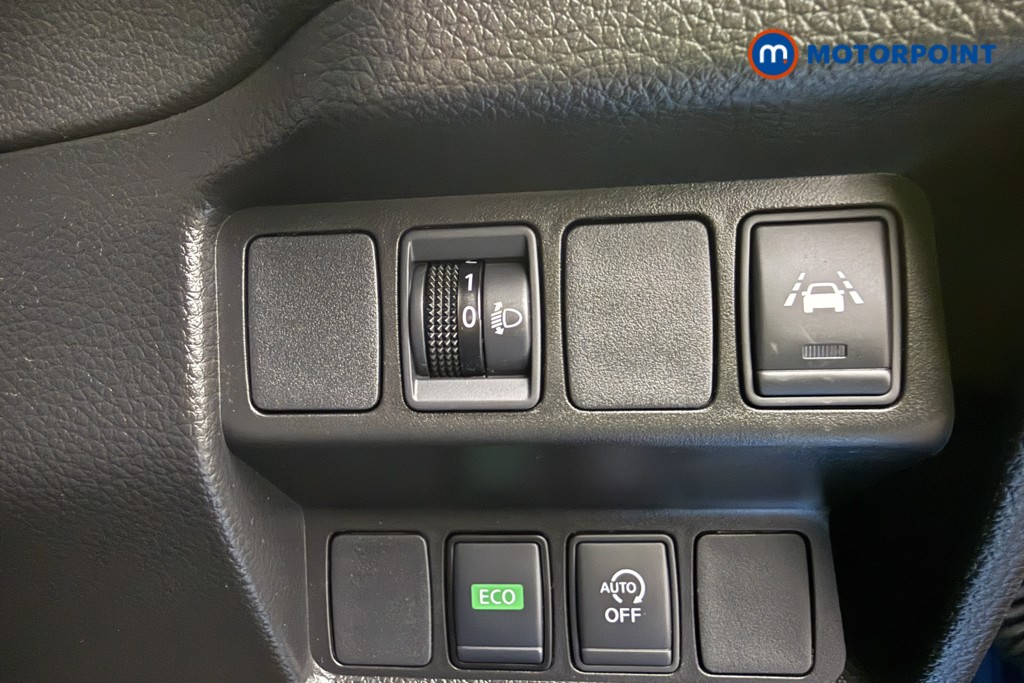 Nissan Qashqai N-Connecta Automatic Petrol SUV - Stock Number (1594080) - 17th supplementary image