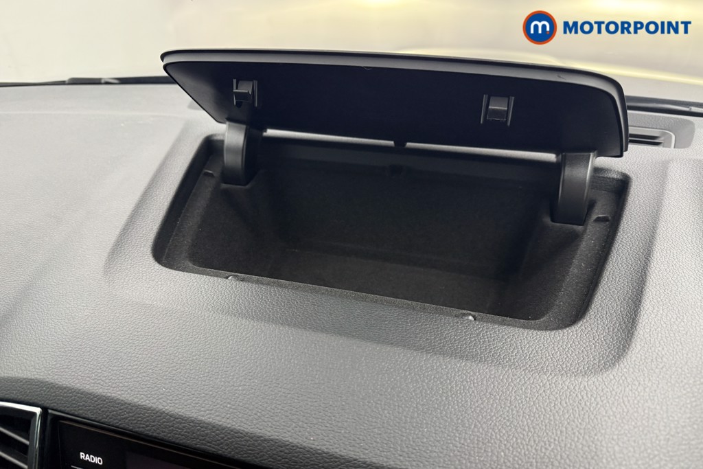 Skoda Karoq Se Drive Manual Petrol SUV - Stock Number (1599363) - 16th supplementary image