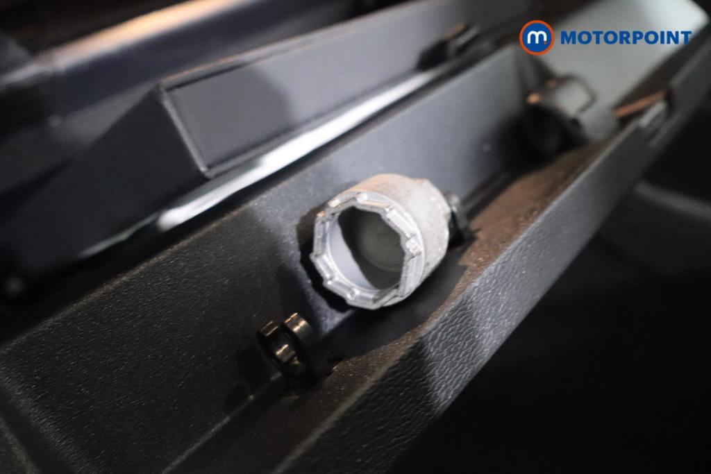 Volvo Xc40 R Design Automatic Petrol SUV - Stock Number (1600084) - 12th supplementary image