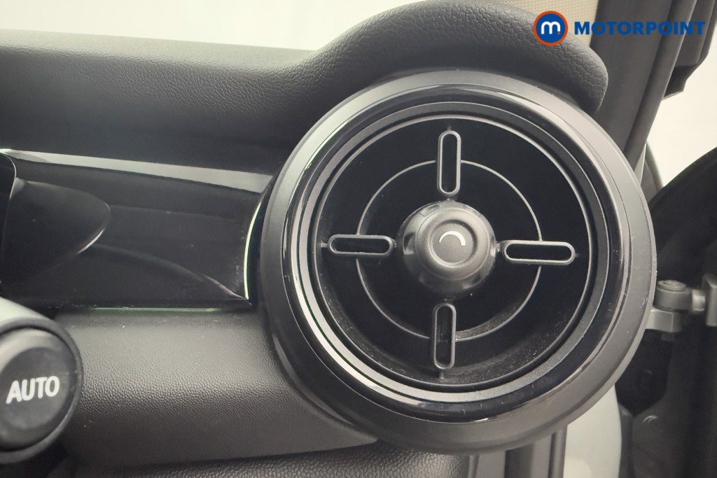 Mini Hatchback One Classic Manual Petrol Hatchback - Stock Number (1604978) - 16th supplementary image