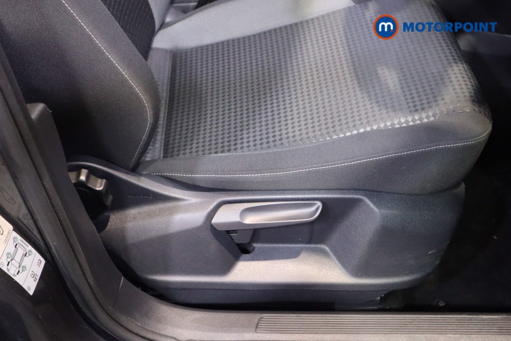 Volkswagen T-Roc Active Manual Petrol SUV - Stock Number (1607238) - 16th supplementary image