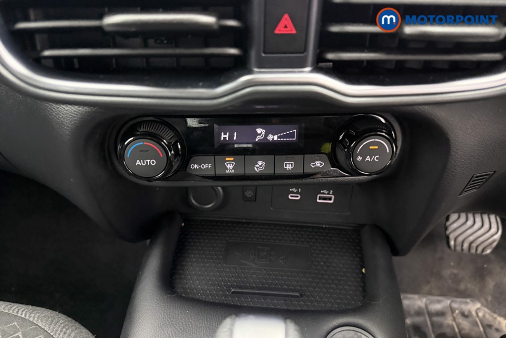 Nissan Juke N-Connecta Automatic Petrol SUV - Stock Number (1607332) - 10th supplementary image