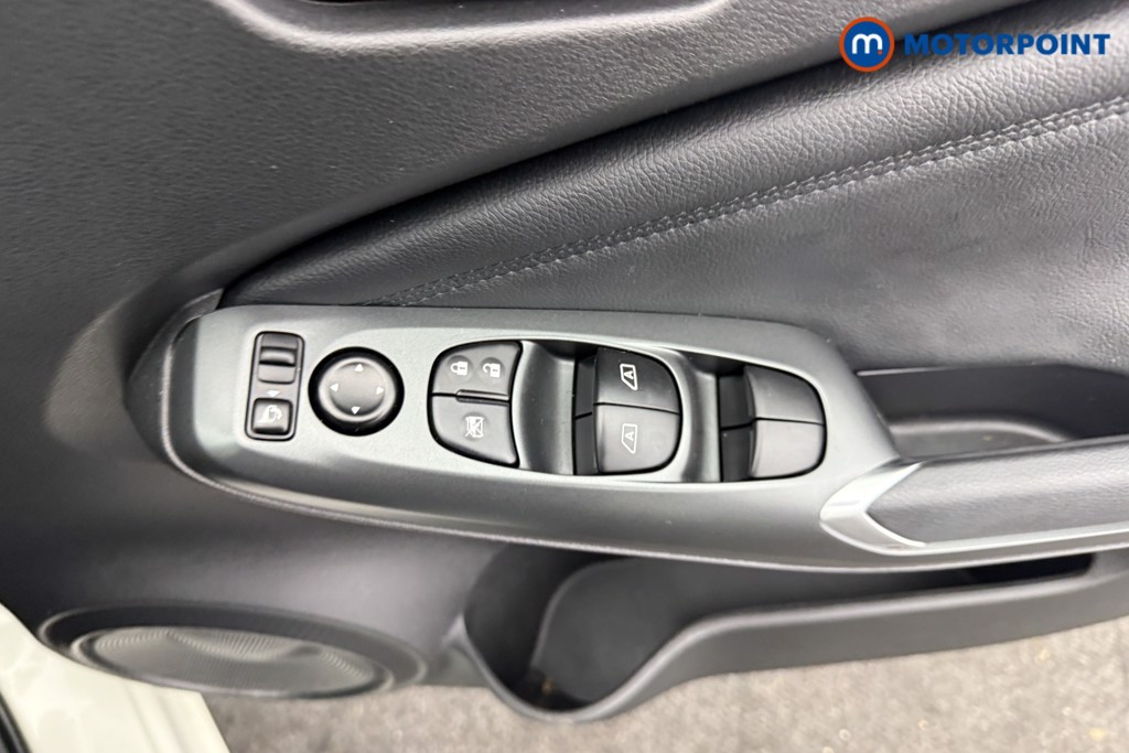 Nissan Juke N-Connecta Automatic Petrol SUV - Stock Number (1607332) - 15th supplementary image