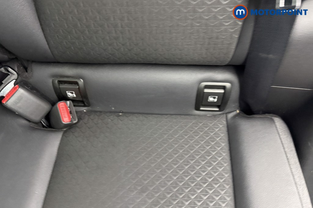 Nissan Juke N-Connecta Automatic Petrol SUV - Stock Number (1607332) - 23rd supplementary image