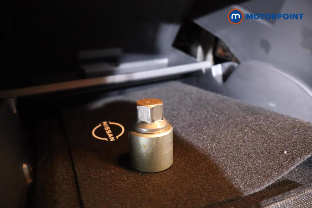 Nissan Juke N-Connecta Automatic Petrol-Electric Hybrid SUV - Stock Number (1596977) - 13th supplementary image