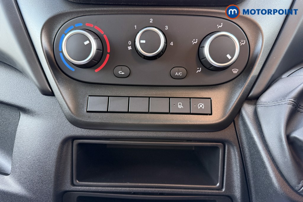 Iveco Daily Business Manual Diesel High Volume-High Roof Van - Stock Number (1597467) - 6th supplementary image