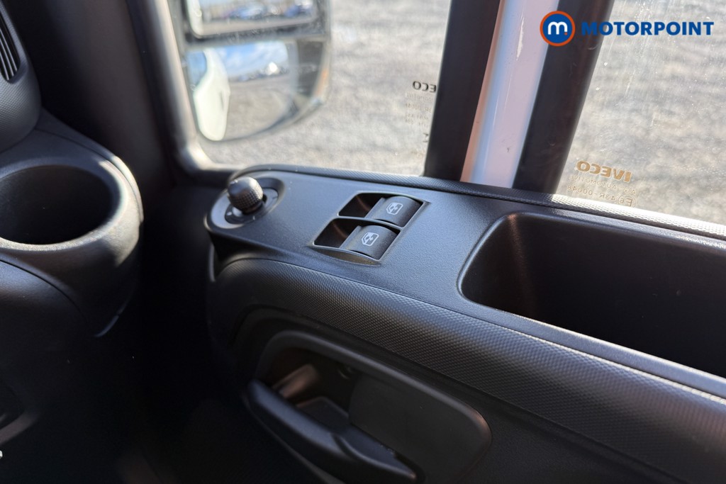 Iveco Daily Business Manual Diesel High Volume-High Roof Van - Stock Number (1597467) - 9th supplementary image