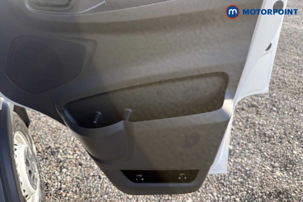 Iveco Daily Business Manual Diesel High Volume-High Roof Van - Stock Number (1597467) - 13th supplementary image