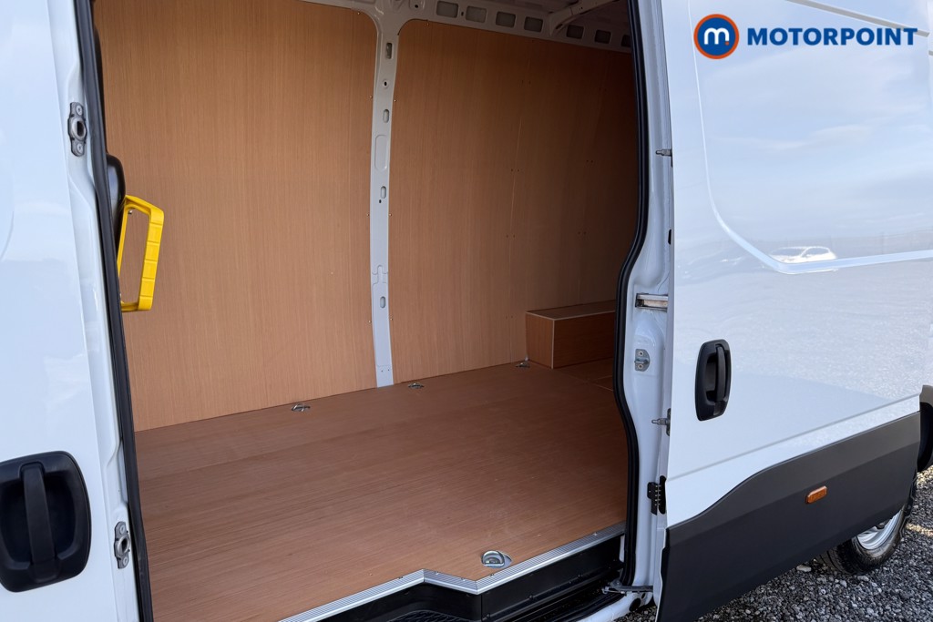 Iveco Daily Business Manual Diesel High Volume-High Roof Van - Stock Number (1597467) - 16th supplementary image