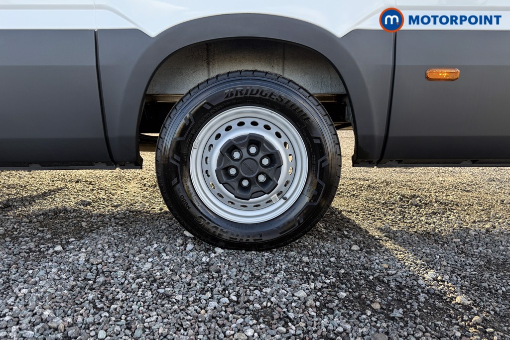 Iveco Daily Business Manual Diesel High Volume-High Roof Van - Stock Number (1597467) - 27th supplementary image