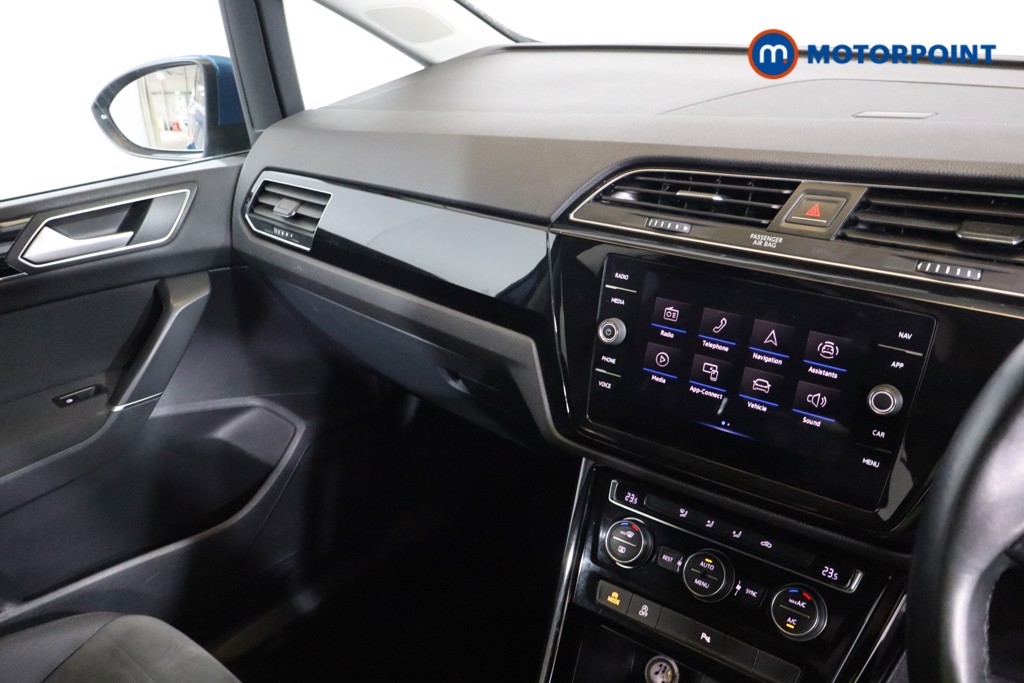 Volkswagen Touran SEL Manual Petrol People Carrier - Stock Number (1599600) - 3rd supplementary image