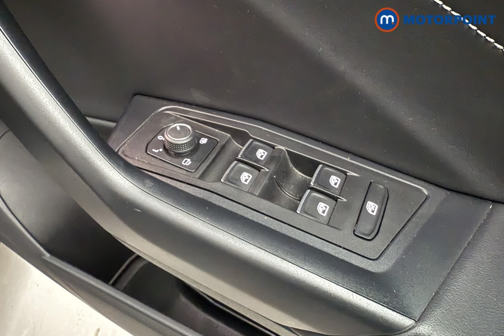 Volkswagen T-Roc R-Line Manual Petrol SUV - Stock Number (1604454) - 17th supplementary image