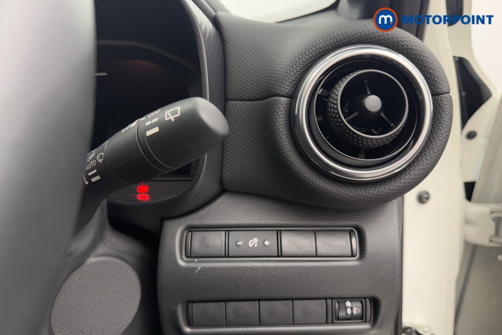 Nissan Juke N-Connecta Automatic Petrol-Electric Hybrid SUV - Stock Number (1604781) - 16th supplementary image