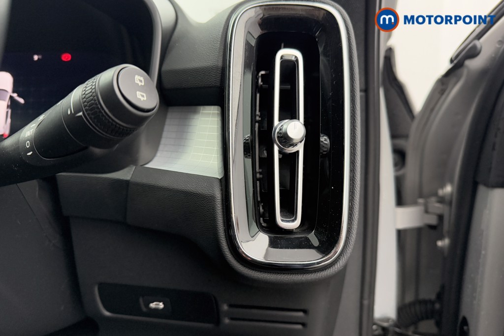 Volvo Xc40 Core Automatic Petrol SUV - Stock Number (1605495) - 15th supplementary image